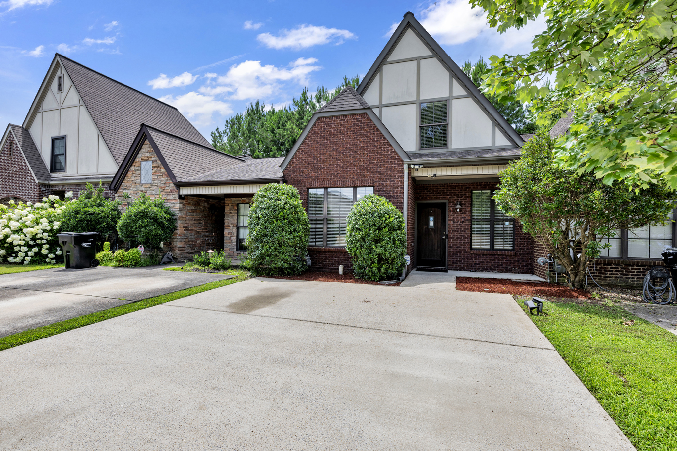1017 Ashwood Drive