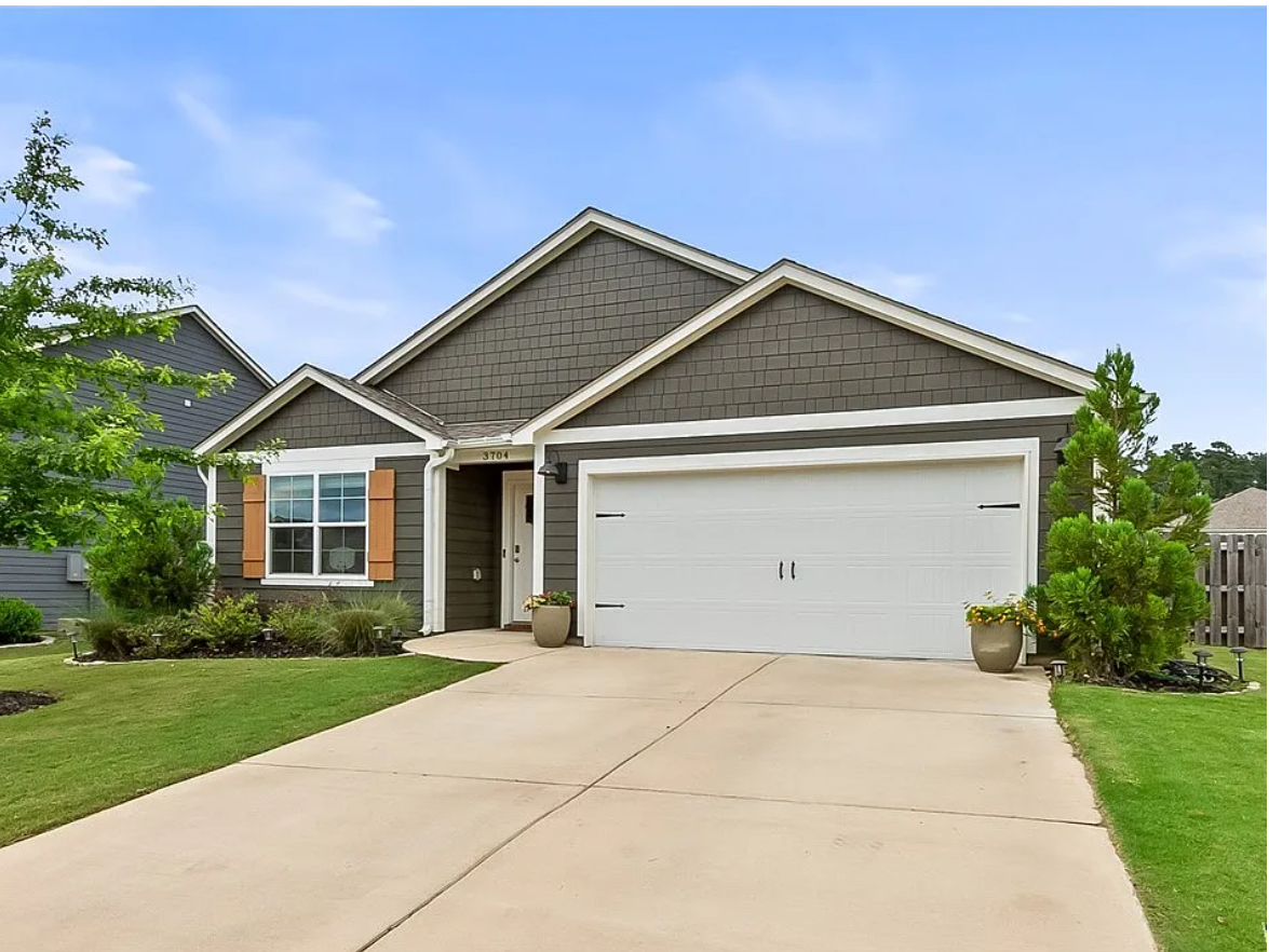 3704 Magnolia Hills Drive